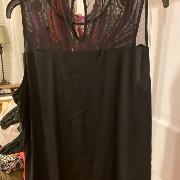 Stunning sleeveless top. Mock turtleneck. - Picture 6 of 8